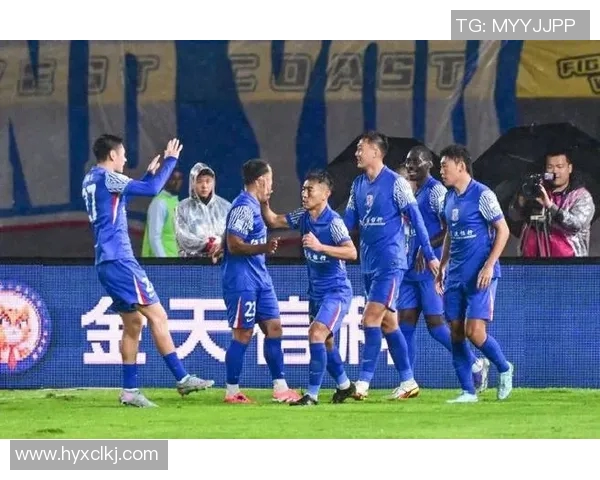 上海申花迎战北京北控争夺中超联赛关键三分全力以赴展现球队实力